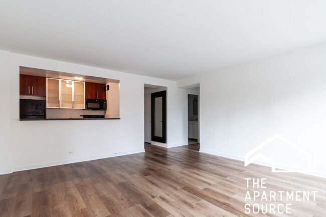 Building Photo - 3130 N Lake Shore Dr