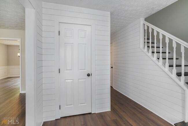 Foto del edificio - 240 Lake Valley Dr SW