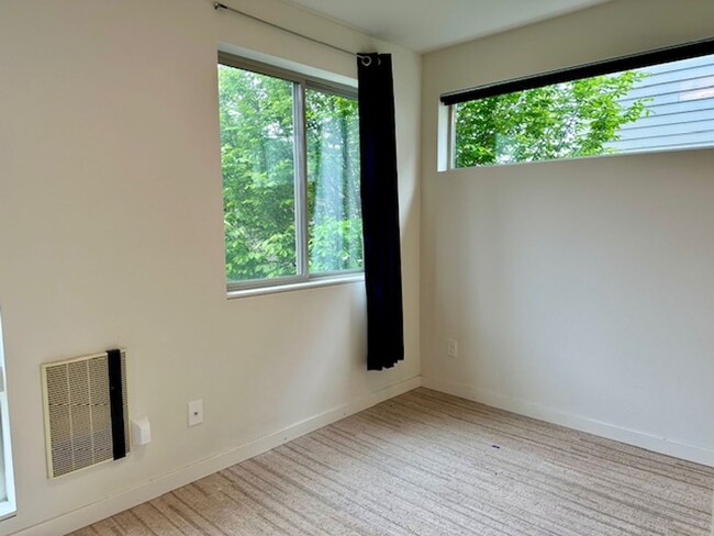 Foto del edificio - 3 Bedroom Queen Anne Townhouse w/rooftop deck