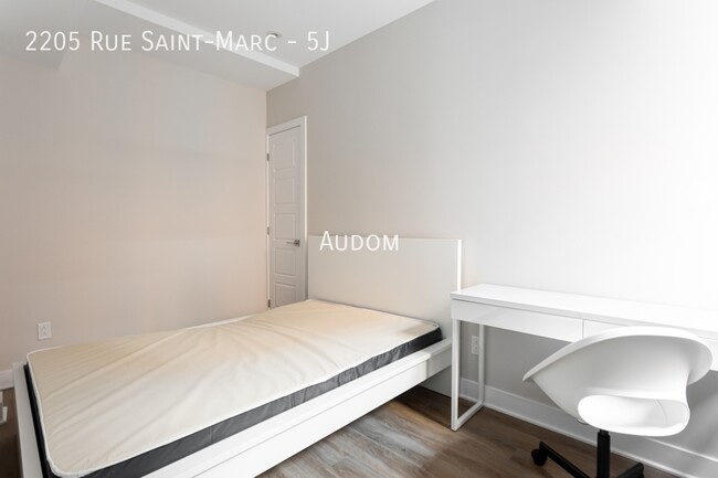 Photo du bâtiment - 2205 Rue St Marc