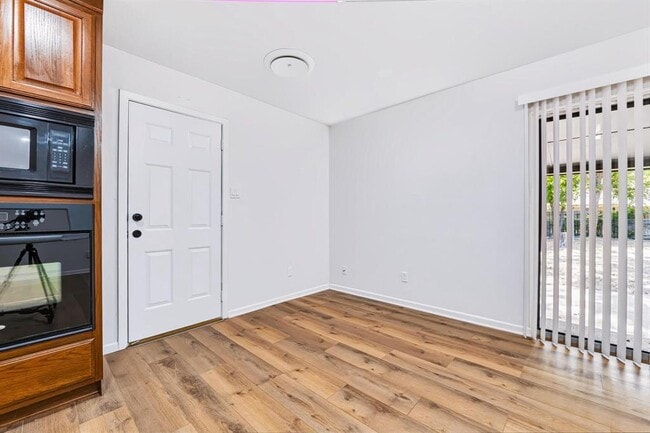 Building Photo - 301 Carothers St