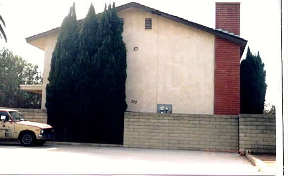 Foto del edificio - 323 E 18th St