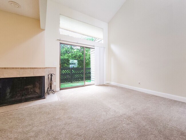 Foto del edificio - On-the-Water Living Experience: 2BR/2BA Co...