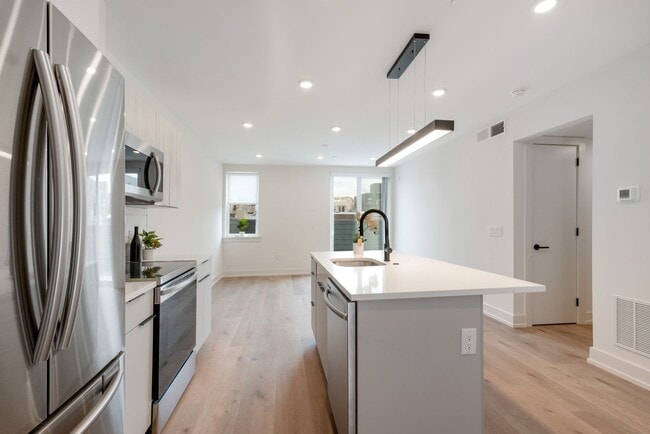 Interior Photo - 1331 S Juniper St