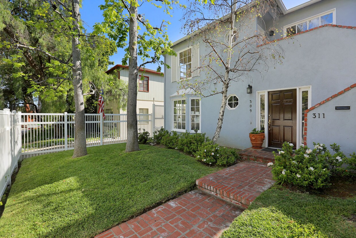 Foto principal - 311 S Church Ln
