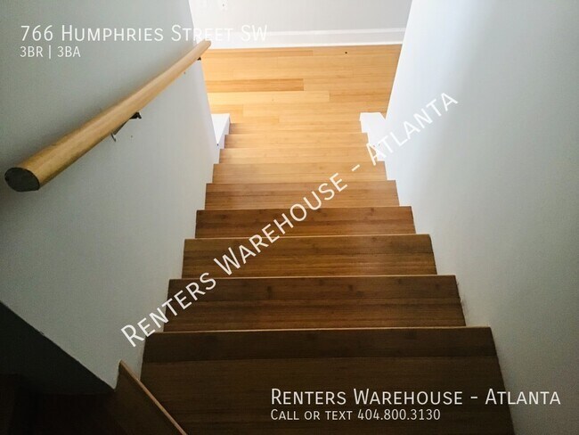 Foto del edificio - 766 Humphries St SW