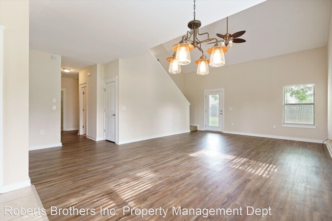 Building Photo - 4 br, 2.5 bath House - 8795 Bainbridge Drive