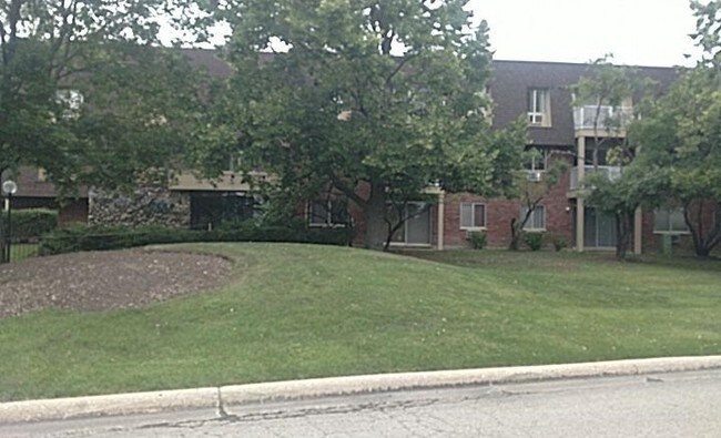 Building Photo - 5 Villa Verde Dr