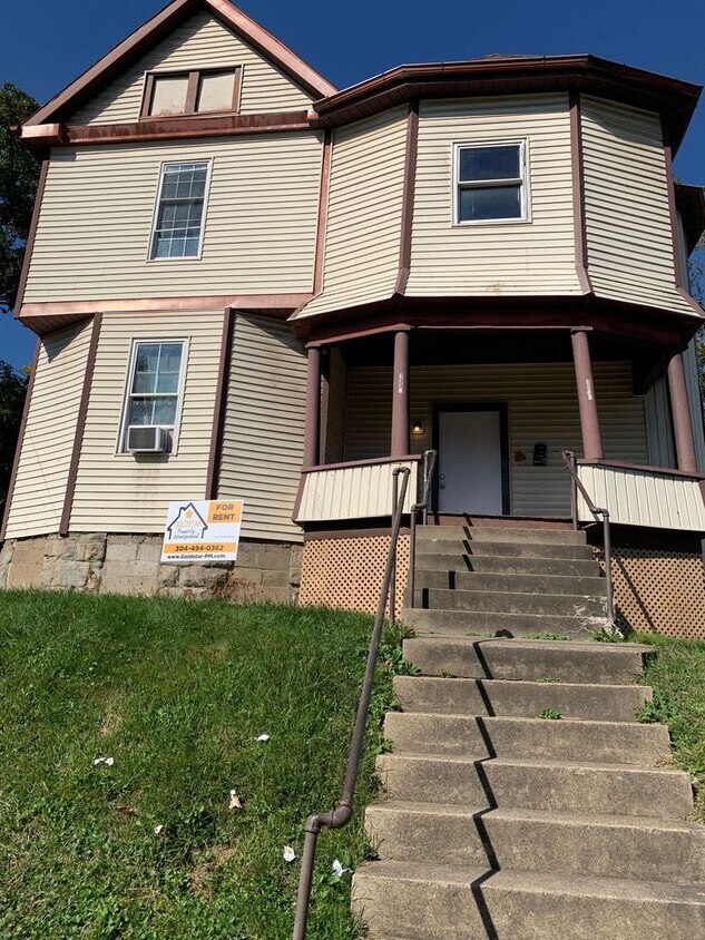 Primary Photo - 1337 Lynn St