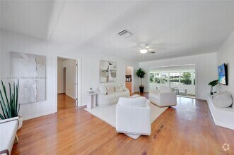 Building Photo - 13521 S Biscayne River Rd