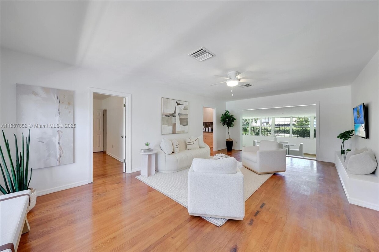 Primary Photo - 13521 S Biscayne River Dr