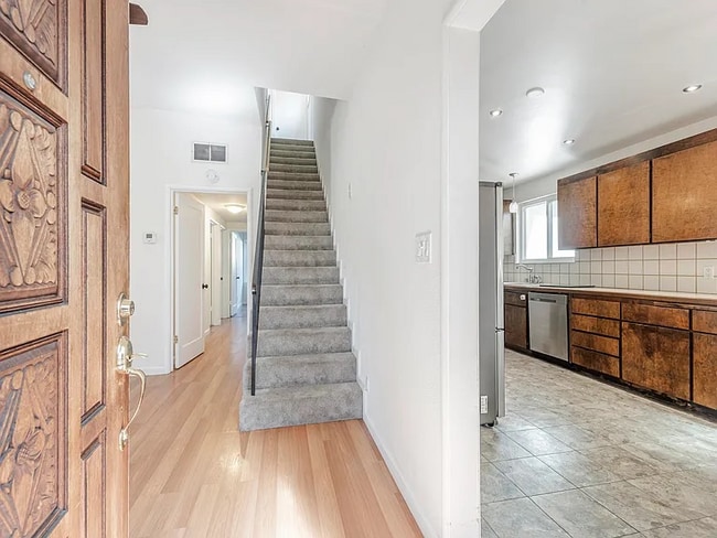Building Photo - 2577 Gonzaga St