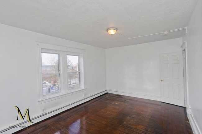 Building Photo - 528-532 Union Street