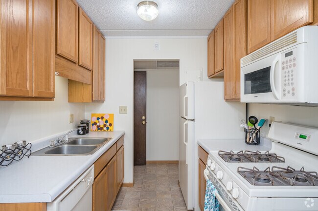 Cocina actualizada (antes de 2014) - River Bluff Apartments