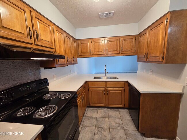 Building Photo - 7125 N Lagoon Dr