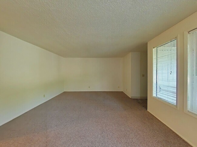 Foto del edificio - Cozy 3 Bedroom Home Surrounded by Trees - ...