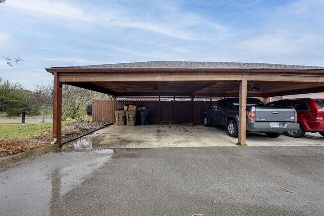 Building Photo - 100 Highland Villa Dr
