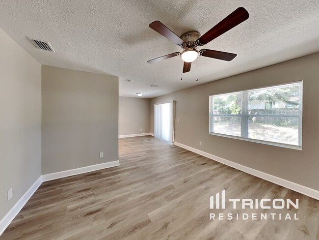 Foto del edificio - 2546 Glenview Dr