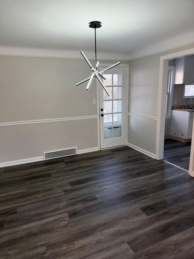 Building Photo - Updated 3-Bedroom Home in Lyndhurst Schools | Yard + Garage