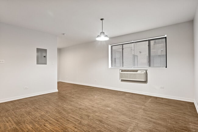 Building Photo - 5411 N Winthrop Ave