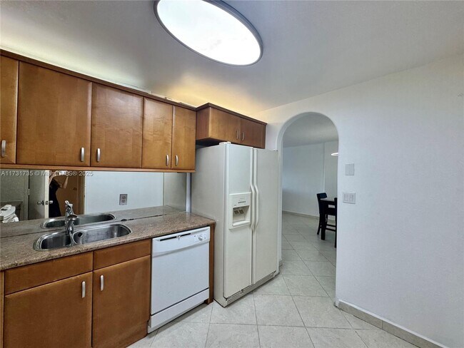 Foto del edificio - 400 Kings Point Dr