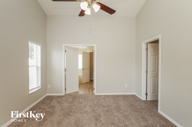 Foto del edificio - 2424 Deer Creek Blvd