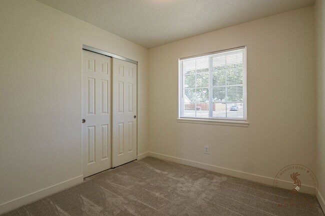 Foto del edificio - 2983 Summerbrook Dr