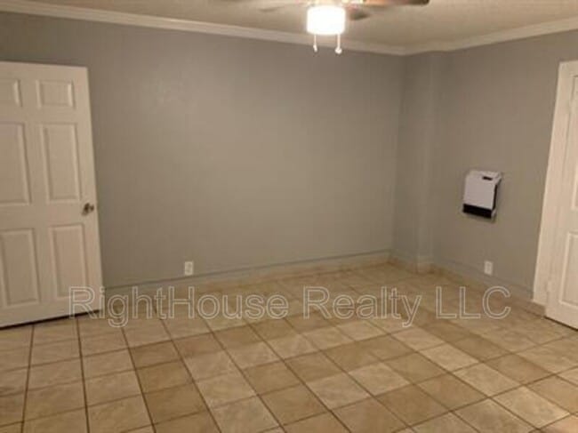 Building Photo - 113 S Grove St