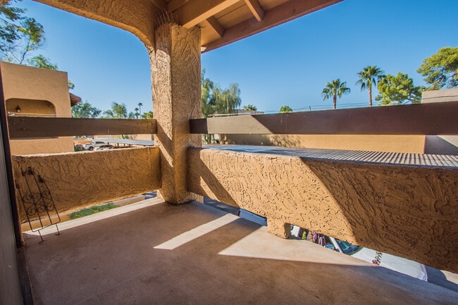 Foto del edificio - Upgraded Condo near Oldtown