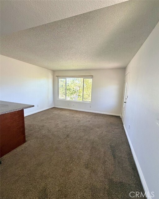 Foto del edificio - 8026 Juniper Ave