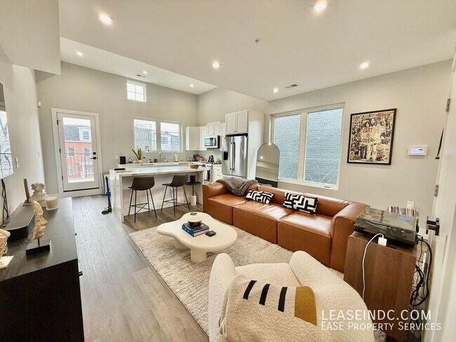 Foto del edificio - 1262 Holbrook Terrace NE