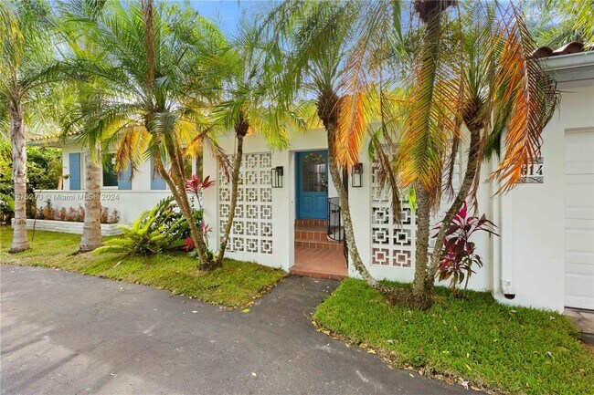 Building Photo - 5614 San Vicente St