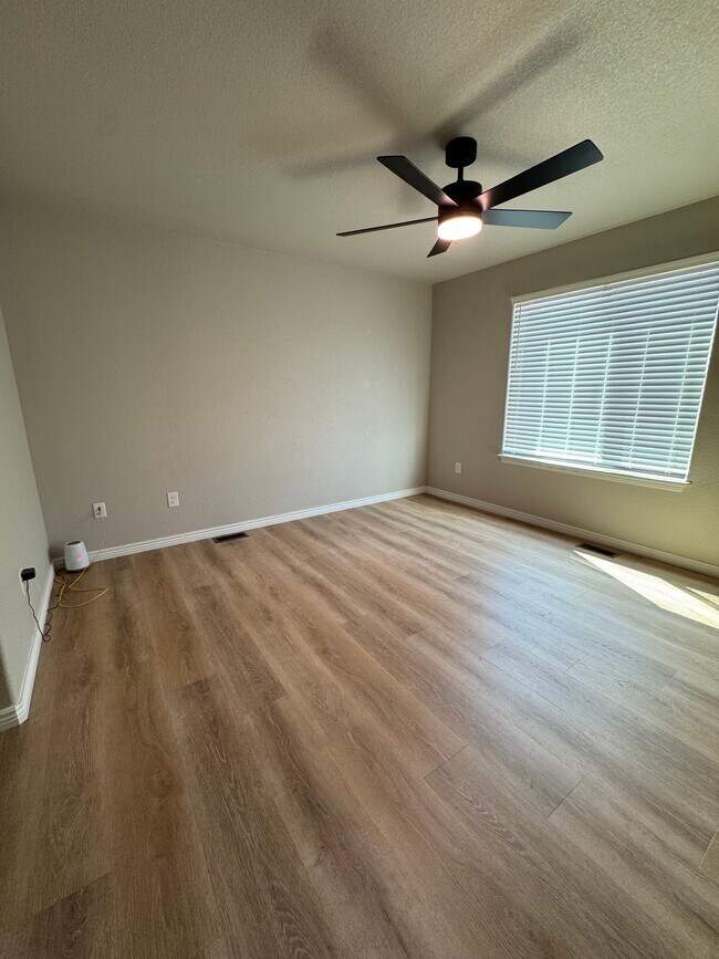 Building Photo - 6802 Galpin Dr