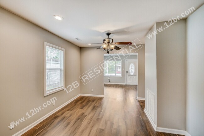 Building Photo - 4-Bedroom Home with Large Kitchen