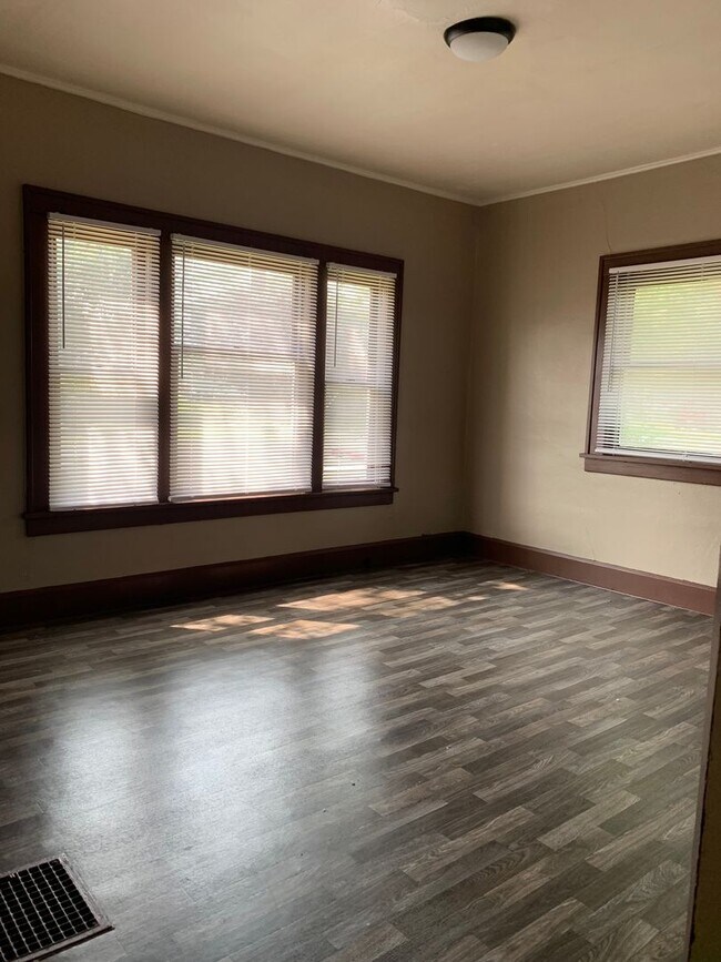 Building Photo - Single family, 2-bedroom house. Some utili...
