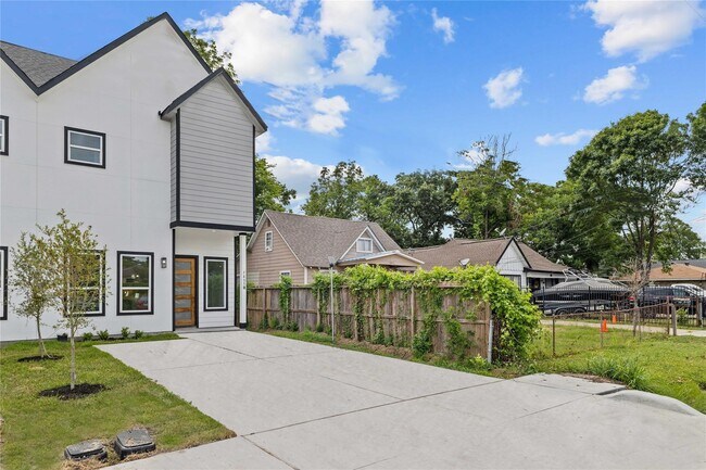 Foto del edificio - 7805 Farnsworth St
