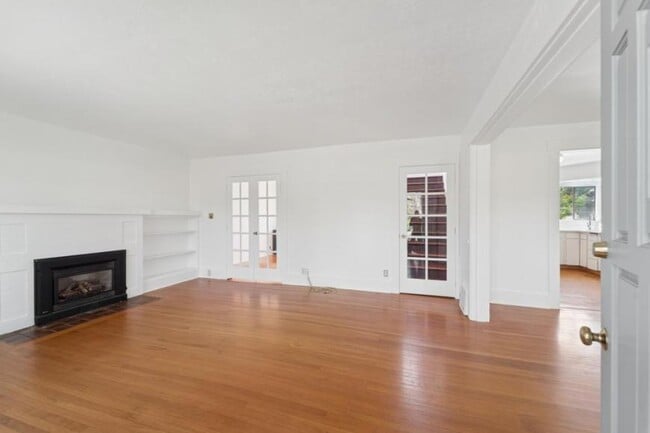 Building Photo - 4 bedroom in Seattle WA 98119