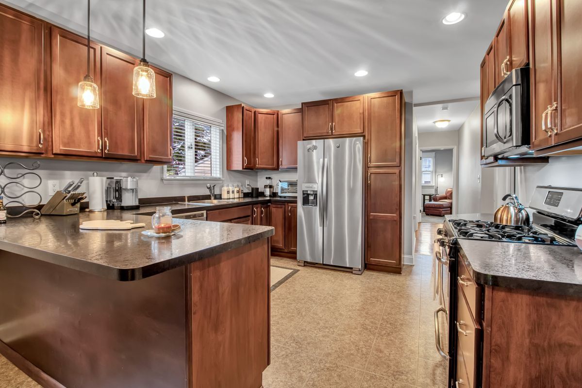 Foto principal - 246 Crestwood Ave