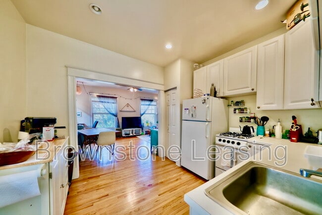 Photo - 1124 Emerson St Apartment