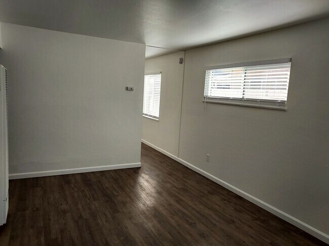 Foto del edificio - 6091 Horton Dr