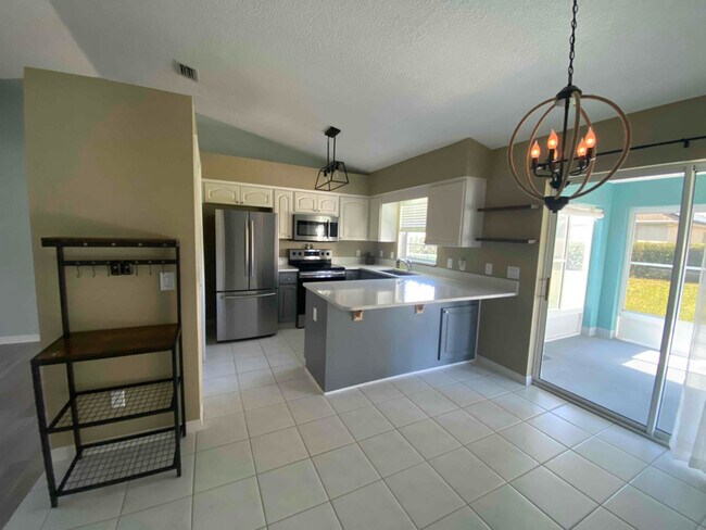 Building Photo - 3915 E Lake Todd Dr