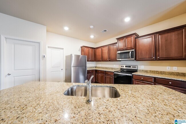 Foto del edificio - 519 Clover Cir