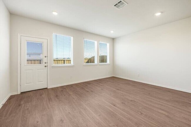Building Photo - 312 Arbor Dr