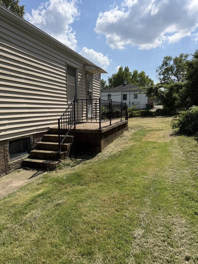 Building Photo - 2072 Coleridge Dr