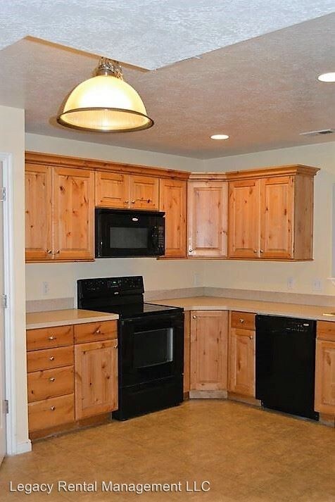 Building Photo - 2 br, 1.5 bath House - 637 Trejo