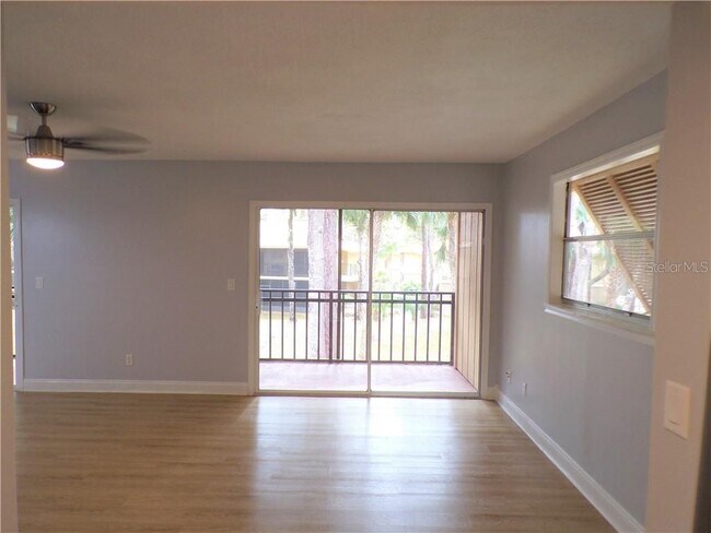 Foto del edificio - 110 Cypress Woods Ct