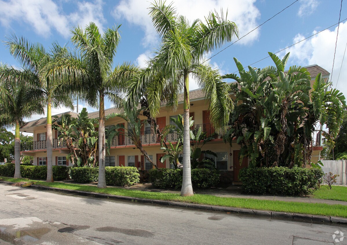 Primary Photo - Royal Palm Apartments