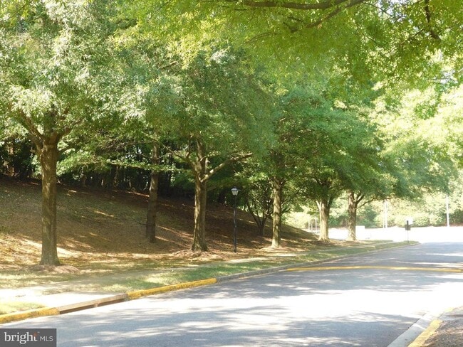 Building Photo - 10483 Campus Way S
