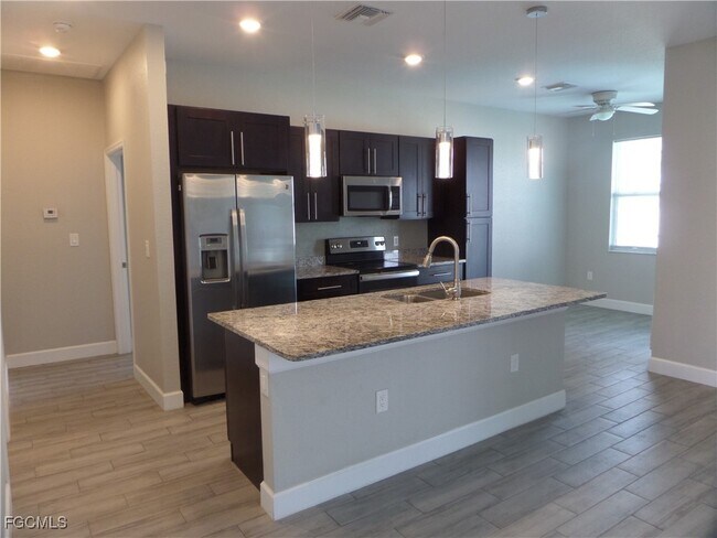 Foto del edificio - 2909 NW 24th Ave