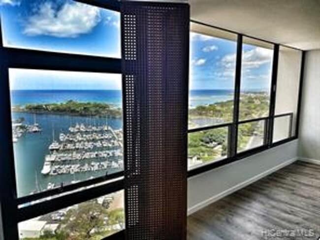Photo - Yacht Harbor Tower Apartment